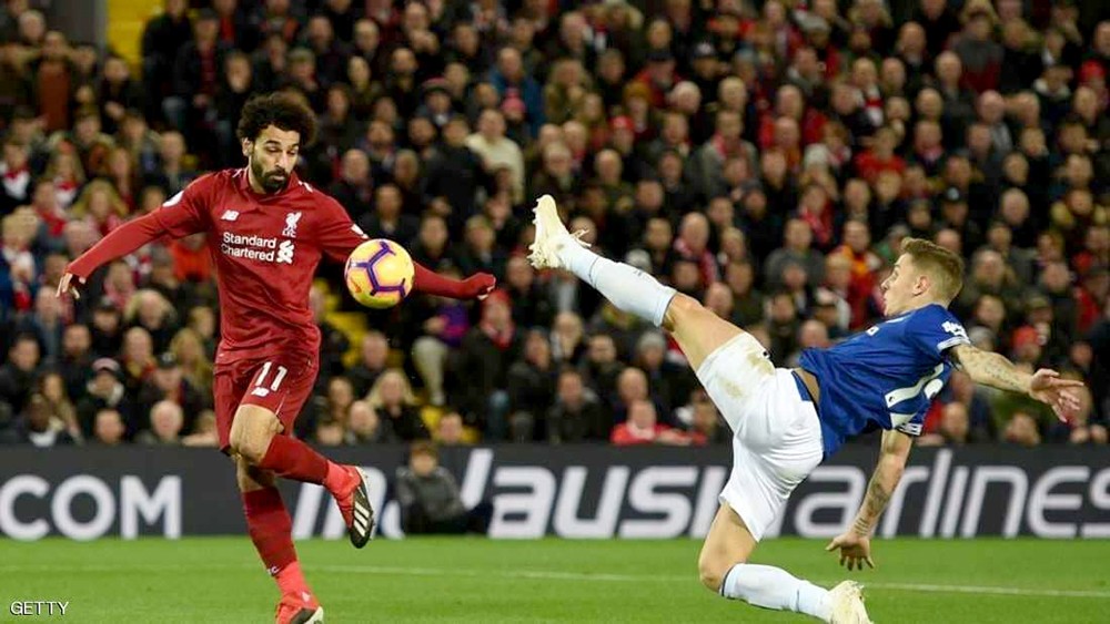 اعتراف "جريء" لمدافع إيفرتون يغضب أنصار ليفربول قبل الديربي