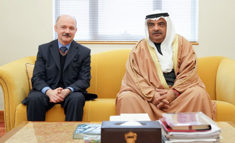 سمو الشيخ سلمان بن خليفة يستقبل السفير الروسي