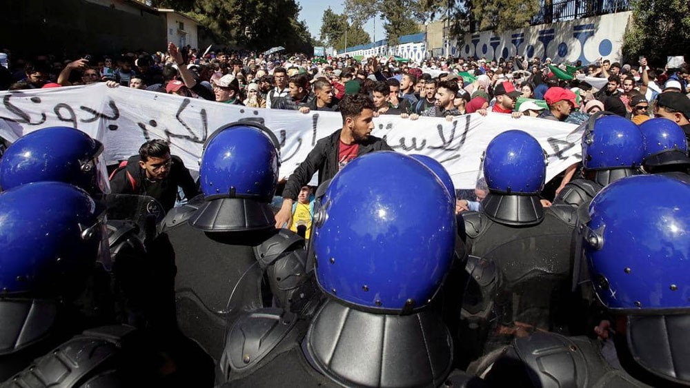 أحزاب معارضة جزائرية ترفض ترشح بوتفليقة وتعد رسالته "مناورة"