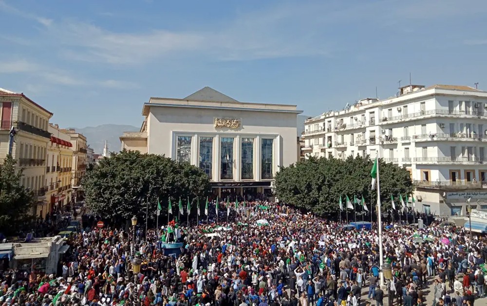 الجزائر.. أميركا وأوروبا تدعوان لاحترام "حق التظاهر"