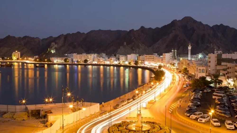 موديز تخفض التصنيف السيادي لـ"مسقط" مع نظرة سلبية