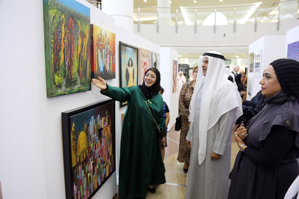 محافظ العاصمة يفتتح معرض تقاطعات للفنون التشكيلية