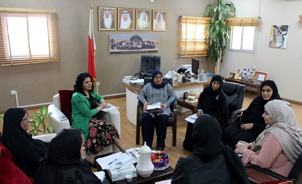 القائم بأعمال مدير إدارة رياض الأطفال تجتمع مع عدد من ممثلي الرياض
