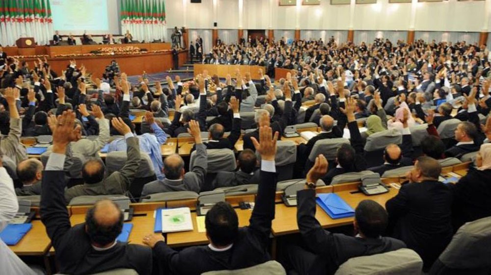 الجزائر.. 6 أحزاب تقاطع نشاطات البرلمان حتى إشعار آخر