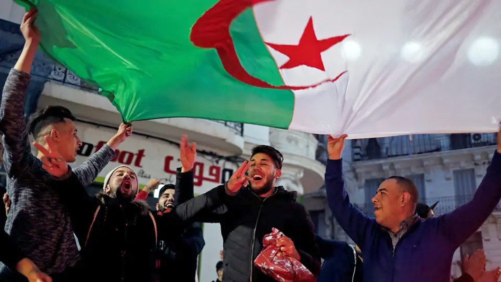 الجزائر.. سياسيون ومرشحون يرفضون قرارات بوتفليقة