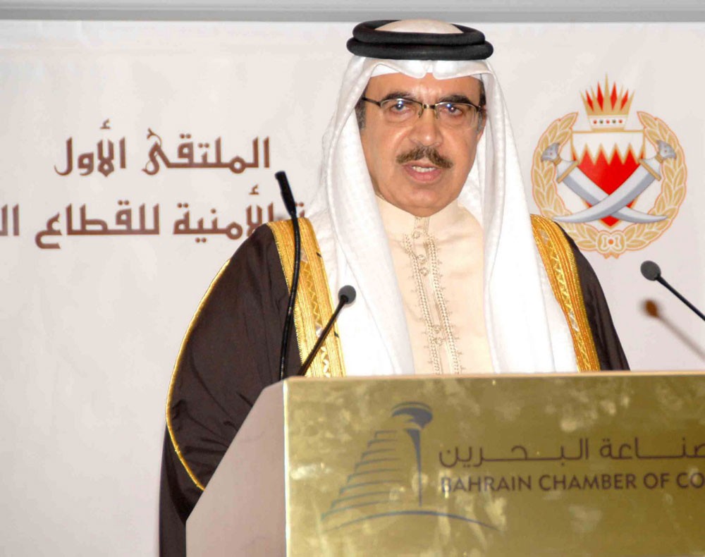وزير الداخلية يعرب عن اعتزازه بتكريم سمو ولي العهد