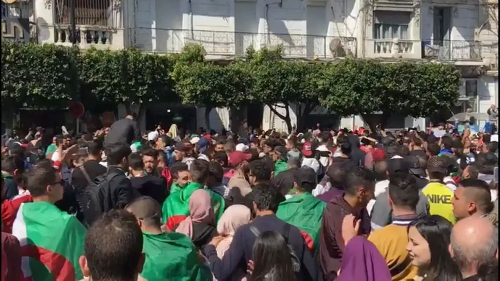 الجزائر.. المعارضة تجتمع للرد على قرارات بوتفليقة