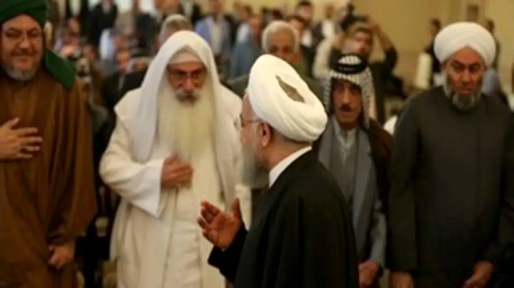 العراق.. روحاني يخرق العرف الدبلوماسي ويلتقي قادة عشائر