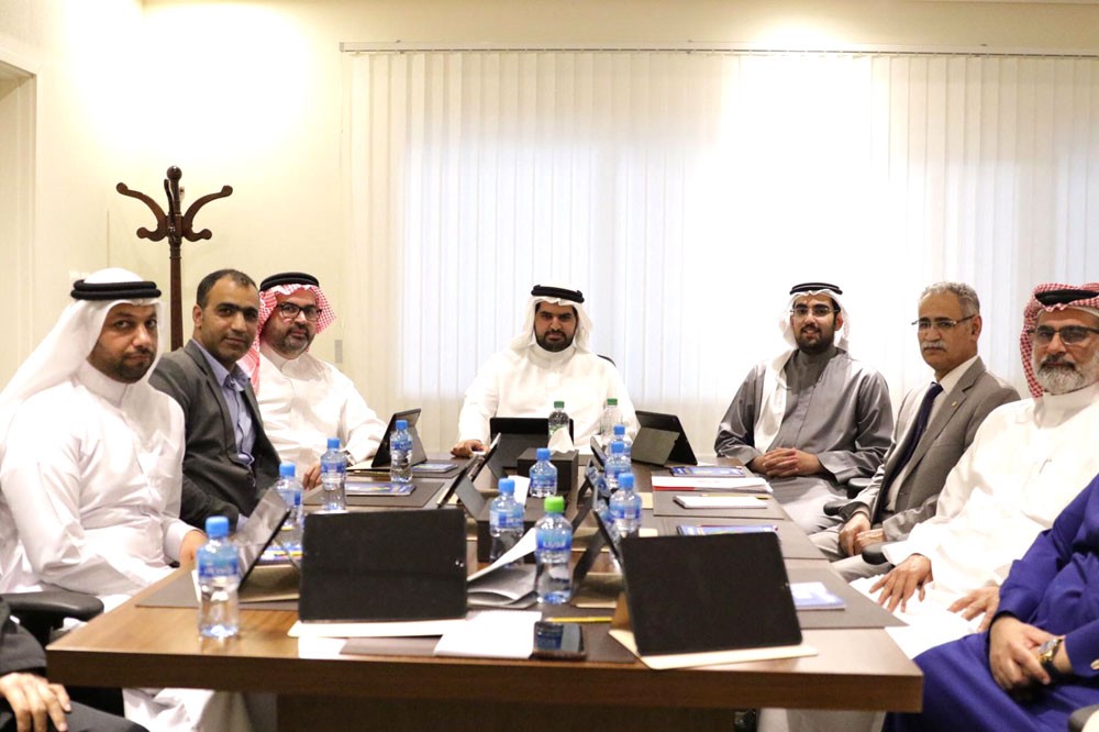 إيقاف 3 لاعبين لست مباريات.. وتغريم الناديين لتصرفات الجماهير