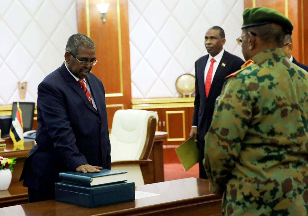 رئيس الوزراء السوداني يعلن تشكيلته الحكومية