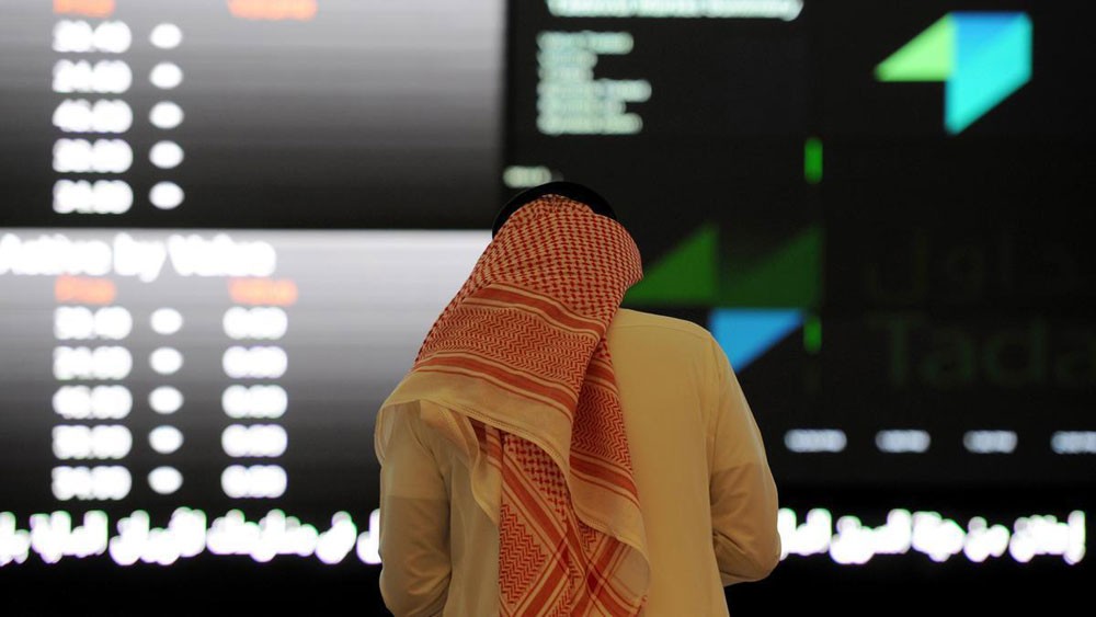 تداولات نشطة ترفع السيولة والمخاطر بالبورصات العربية