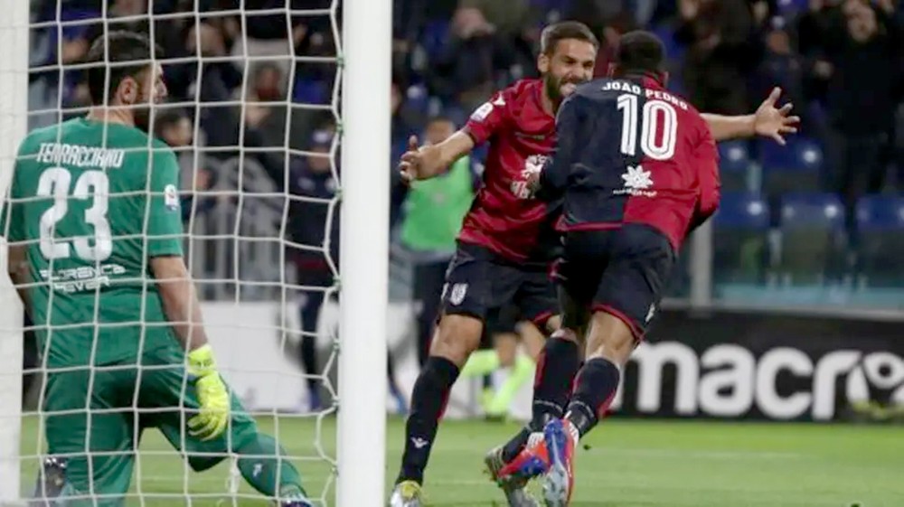 كالياري يحقق فوزاً صعباً على فيورنتينا