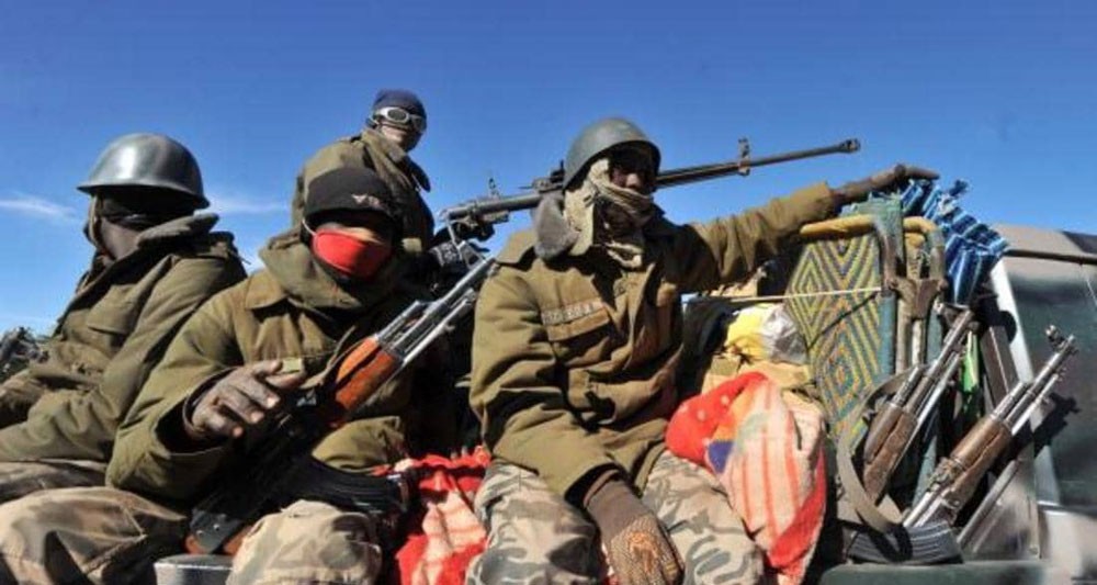 مقتل 16 جنديا ماليا بهجوم على قاعدة عسكرية