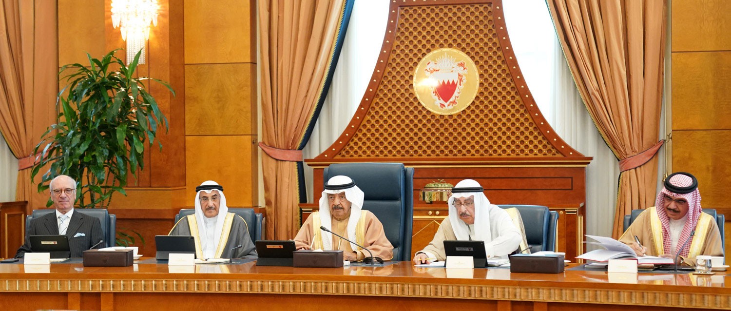 سمو رئيس الوزراء يوجه بدراسة تنفيذ 11 مشروعاً وخدمةً للمواطنين