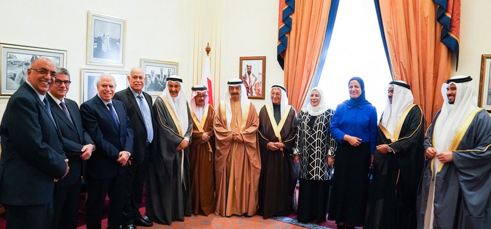 سمو رئيس الوزراء يستقبل رئيس وأعضاء مجلس ادارة الهلال الأحمر‎
