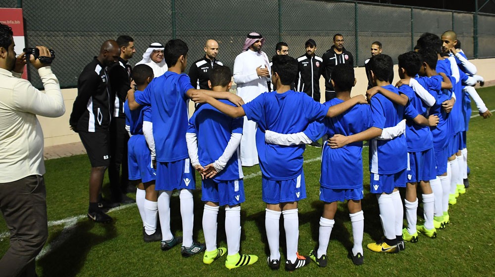 رئيس اتحاد الكرة يطلع على تحضيرات منتخب الأشبال