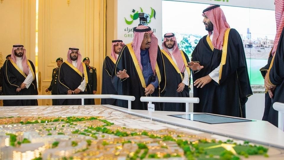الملك سلمان يطلق 4 مشاريع كبرى في الرياض