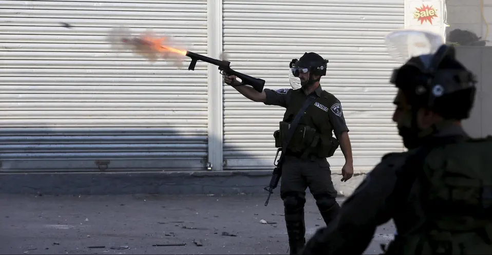 إسشتهاد فلسطيني وإصابة آخر بنيران الاحتلال بالضفة الغربية