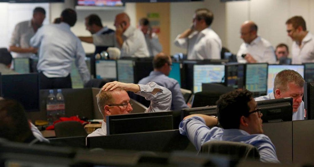 الأسهم الأوروبية تتراجع عن أعلى مستوى في نصف عام