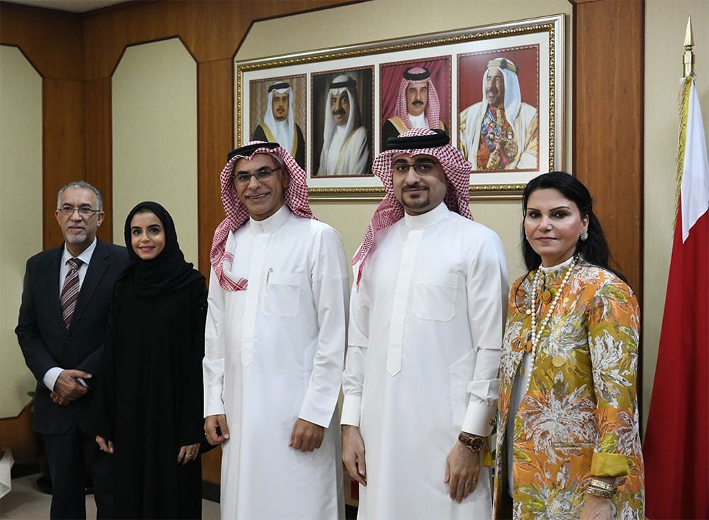 العصفور يؤكد أهمية الدفع بجهود الشباب نحو مزيد من الإبداع