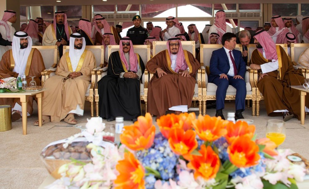 سمو الشيخ ناصر بن حمد : مهرجان الملك عبدالعزيز للإبل يعزز الجوانب الحضارية والوطنية