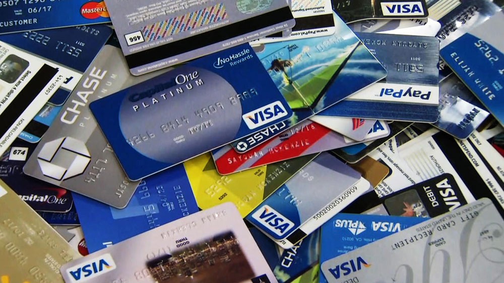 بدء محاكمة آسيوي حضر للبلاد لسحب الأموال ببطاقات ائتمانية مزورة