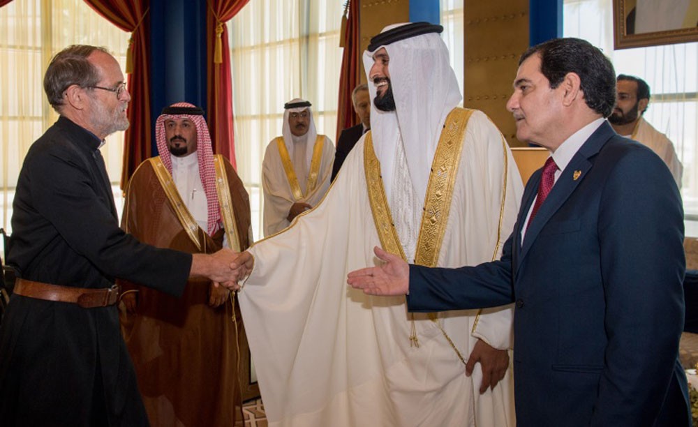 ناصر بن حمد: جلالة الملك وضع المملكة نموذجاً في التعايش الديني