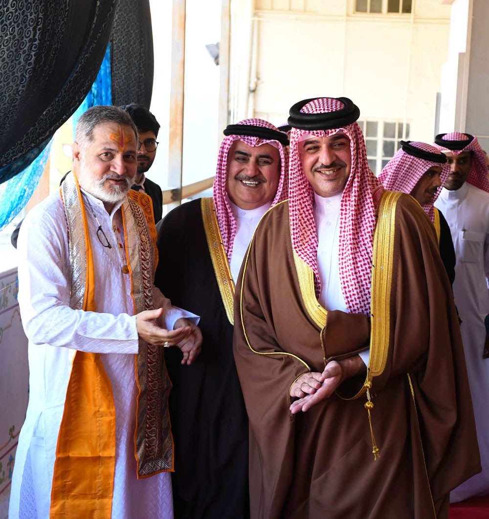 عبدالله بن حمد يحضر احتفال 200 عام على وجود المعبد الهندوسي