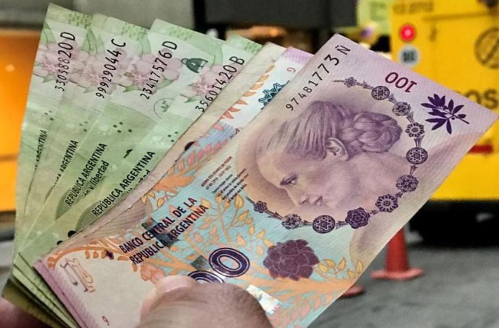  البيزو الأرجنتيني يغلق عند مستوى تاريخي منخفض أمام الدولار