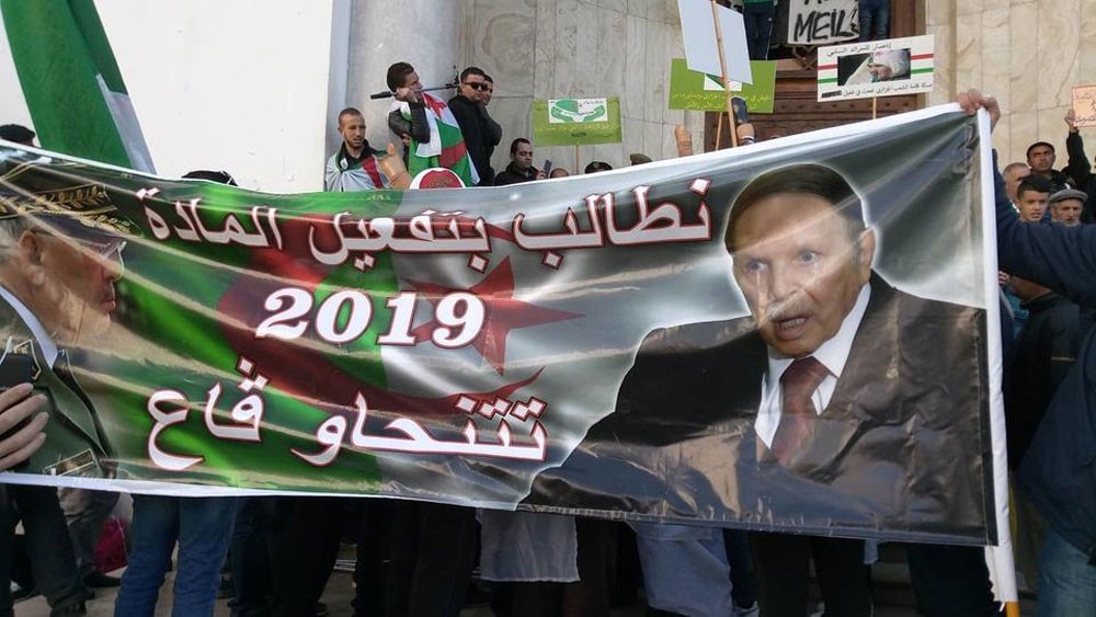 الجمعة السادسة.. آلاف الجزائريين يتظاهرون وسط العاصمة