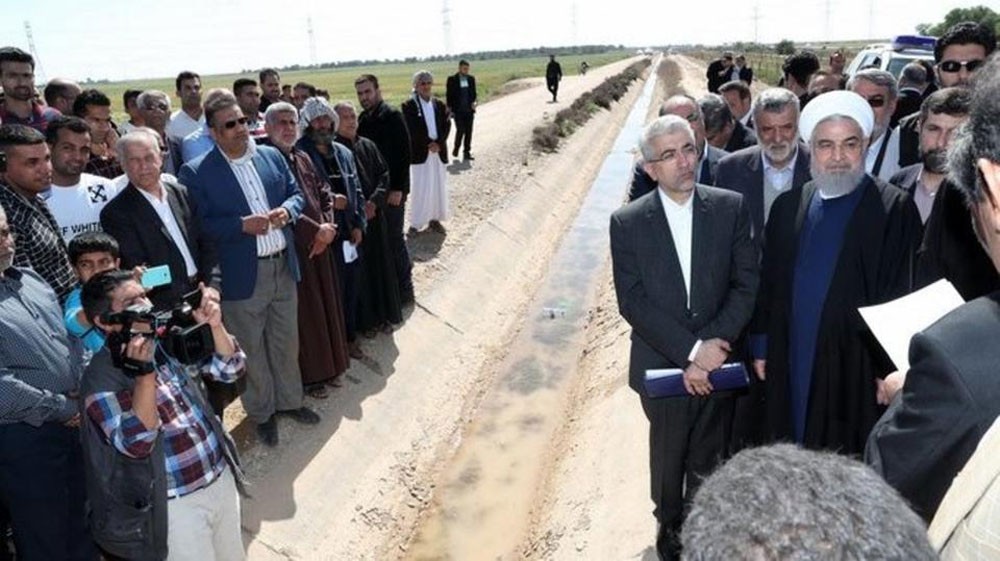 روحاني في الأحواز.. والمدن مهددة بانهيار السدود