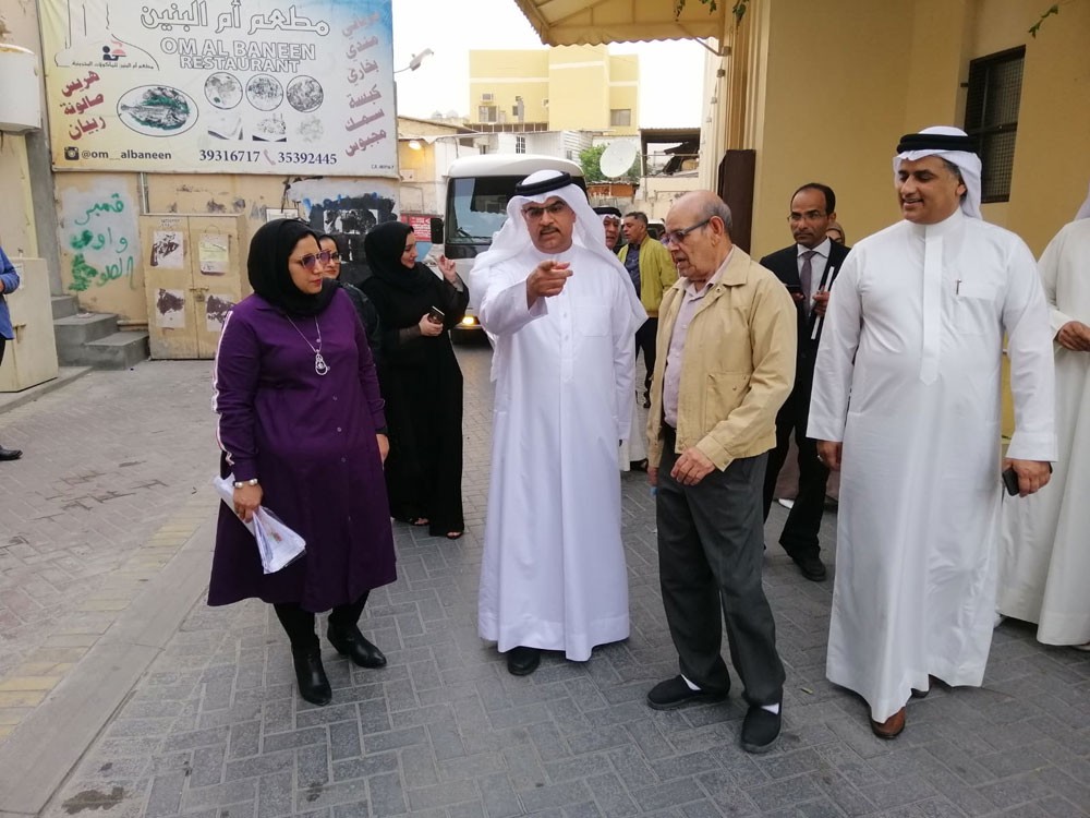 "الأشغال" تبحث مع الصالح مشاريع الطرق والصرف الصحي في ثالثة العاصمة