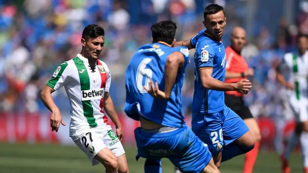 ليغانيس يتغلب على خيتافي بهدفي سانتوس ومورينو