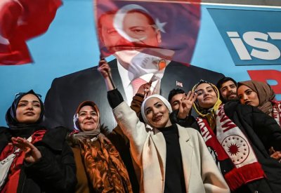 أردوغان ومعارضوه "يتناتشون" اسطنبول.. وتغريدة محذوفة