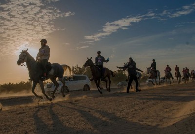 ناصر بن حمد يرحب بالمشاركين في بطولة سموه للقدرة