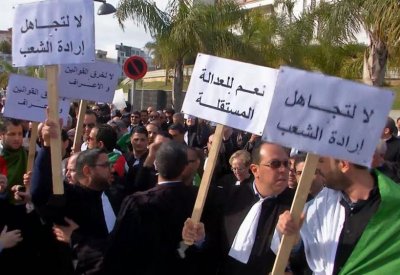 الجزائر.. النيابة تحقق مع رجال أعمال وتمنعهم من السفر