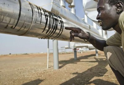  وزير البترول في جنوب السودان : نستهدف رفع إنتاج النفط 70 ألف برميل يوميا بحلول يونيو