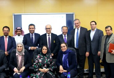 جامعة الخليج العربي تقيم الحلقة النقاشية (دور التواصل بين الجامعة والصناعة في التنمية المستدامة)