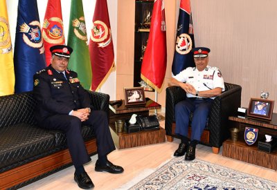 رئيس الأمن العام يستقبل ضابط الارتباط الأمني بالسفارة الأردنية