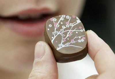  تناول الشوكولاتة الداكنة يحمي من مرض خطير