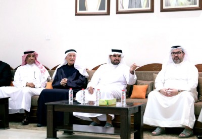 سمو الشيخ عيسى بن علي يزور نادي الحالة ويلتقي بمجلس الإدارة