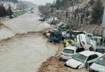 الفيضانات تظهر خلافات إيران الداخلية.. وروحاني يتعهد بإصلاح الضرر