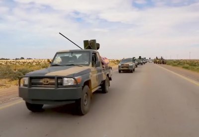 الجيش الليبي يعلن شن أول غارة جوية على أحد أحياء طرابلس