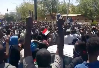 "الأطباء المركزية السودانية": مقتل شاب بتظاهرات أم درمان