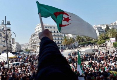 يوم حاسم في الجزائر.. من سيقود المرحلة الانتقالية؟