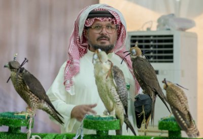 مراعي 5 يحتضن معرضاً خاصاً لأنواع الصقور