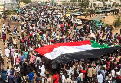 السودان.. مصادر تؤكد تنحي عمر البشير