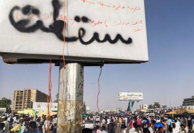 إعلان الطوارئ لـ3 أشهر في السودان وحظر التجول