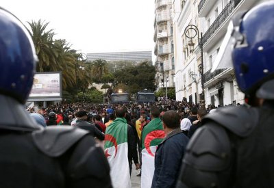 جمعة ثامنة بالجزائر.. تظاهرات حاشدة وسط العاصمة