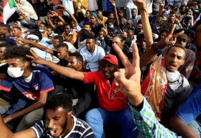 المعارضة السودانية تتمسك باعتصامها.. وخطتها الانتقالية